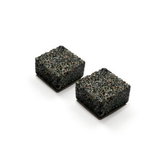 The SchallSicher Basis Vibration Block, a core product of the Basis series within the SchallSicher mineral-cast acoustic system, is a full-range mineral-cast vibration damping block that crosses over into the audio field using high-end mineral-cast materials. Mineralgus material, with its advantages of high damping, zero deformation, and fatigue resistance, is a core component in lithography machines, optical instruments, and aerospace equipment, specifically designed to suppress minute vibrations.